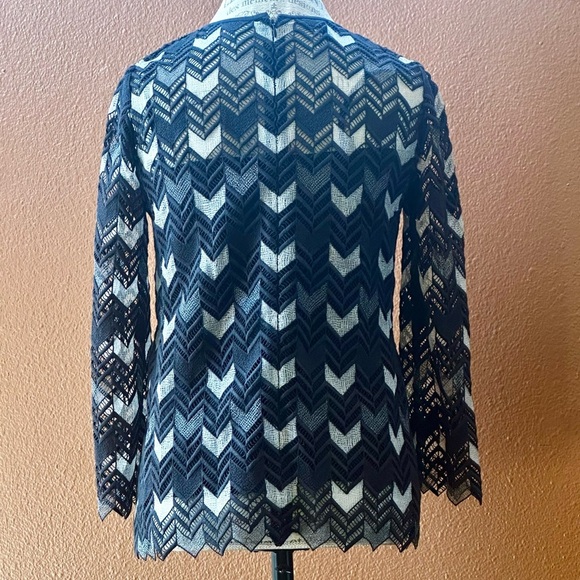 Escada Unique Needlework Cut-Out Top With Silk Cami Size 34 (Small) New! - Picture 3 of 12